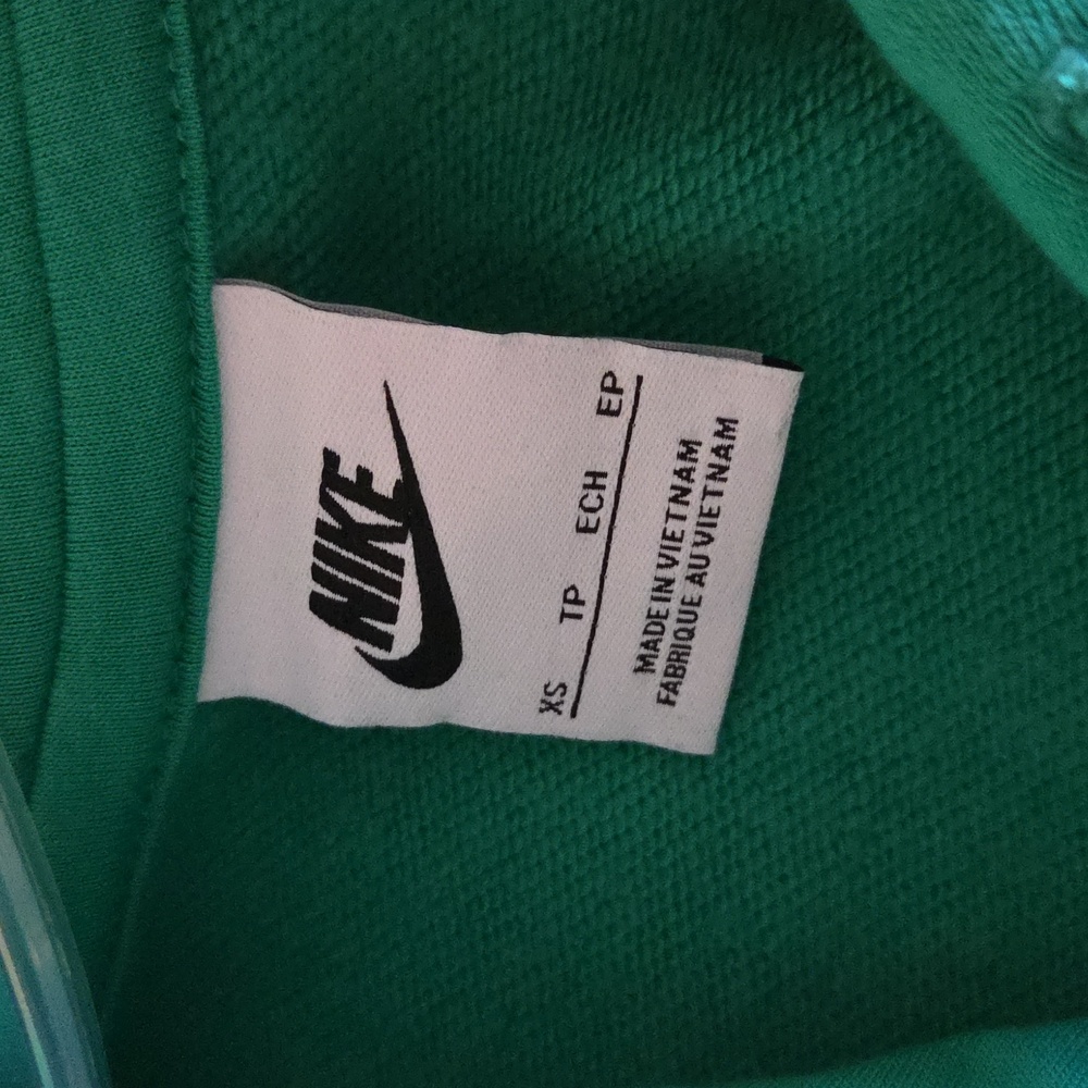 Nike NWT Women's Green Pullover Hoodie Sweatshirt - Picture 6 of 8